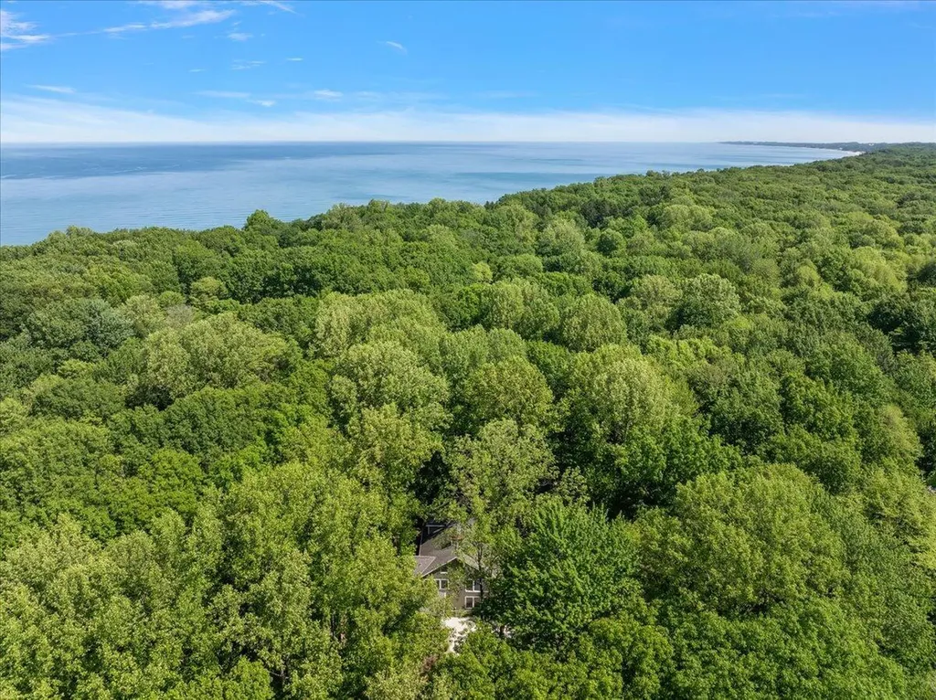 7957 Barbaras Way Chikaming Township MI 49115