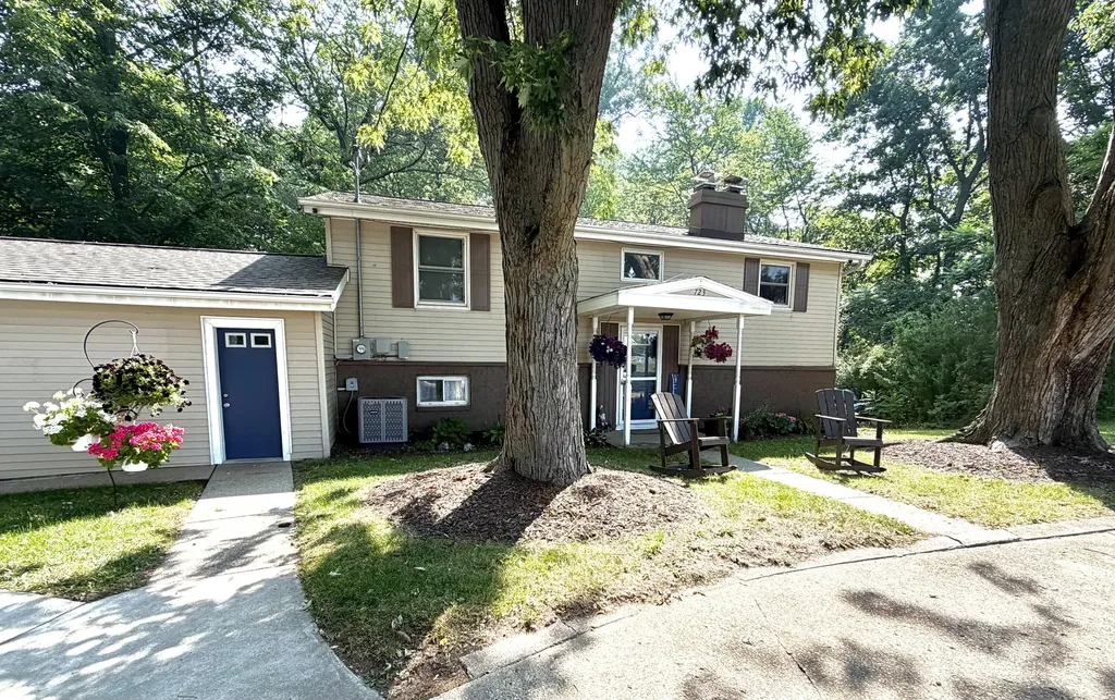 723 Arbor Court South Haven City MI 49090