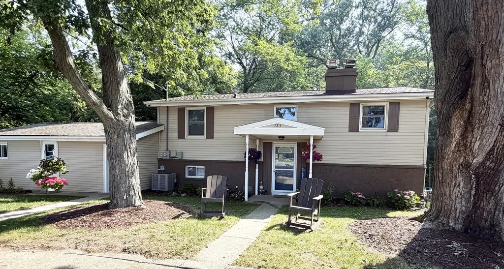 723 Arbor Court South Haven City MI 49090