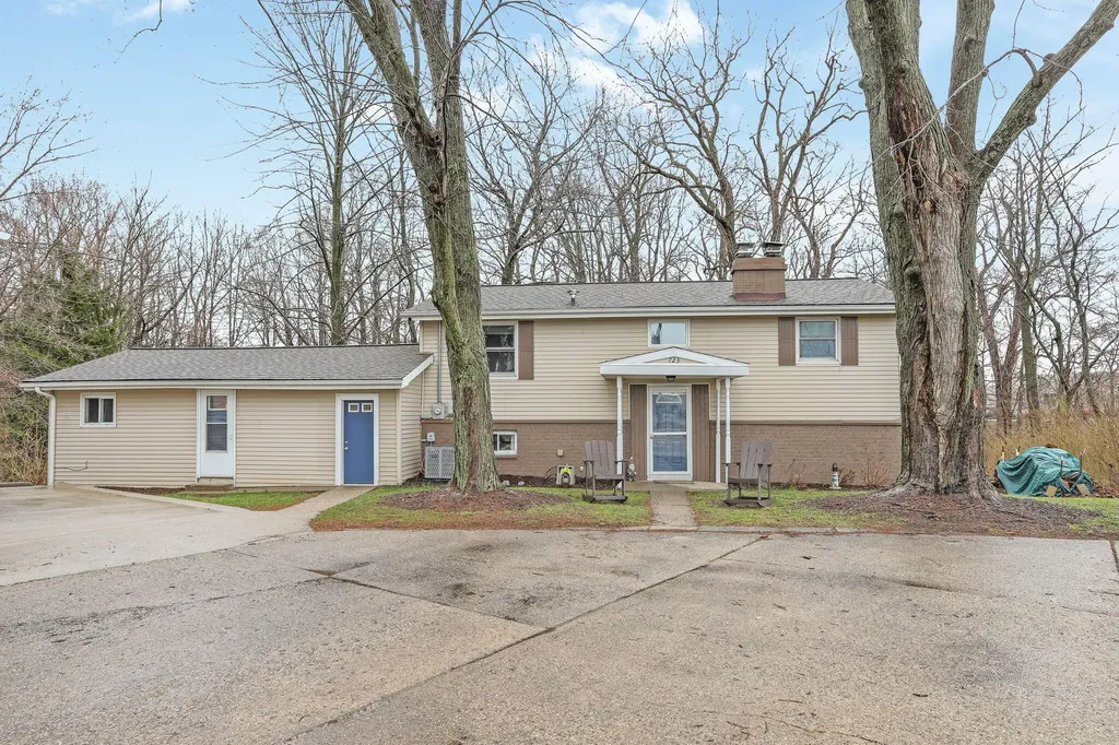 723 Arbor Court South Haven City MI 49090