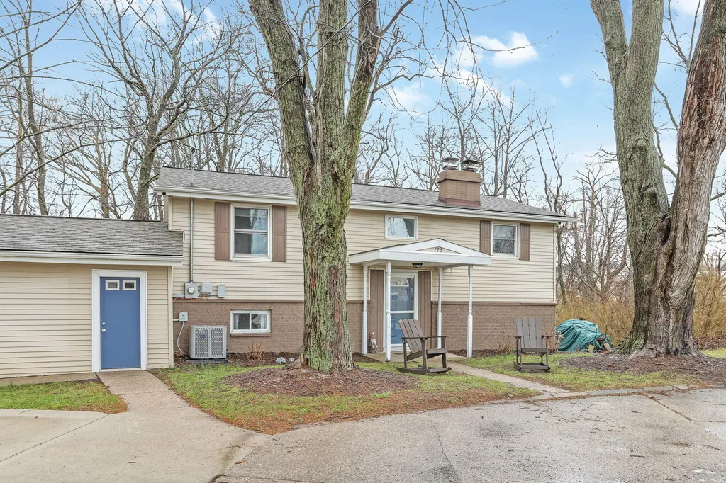 723 Arbor Court South Haven City MI 49090