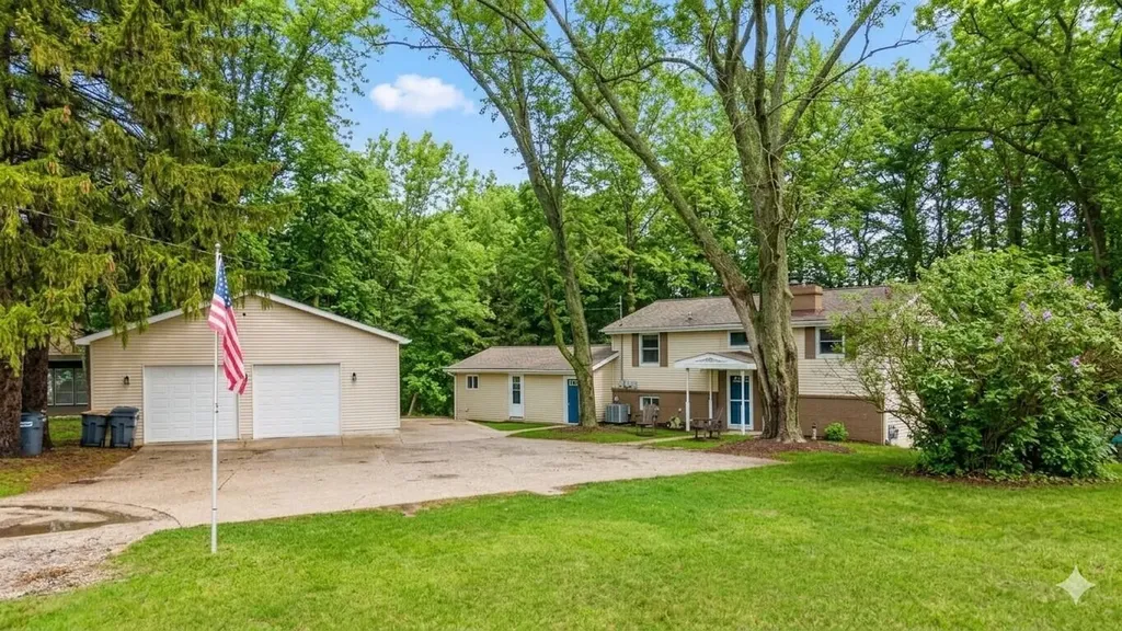 723 Arbor Court South Haven City MI 49090