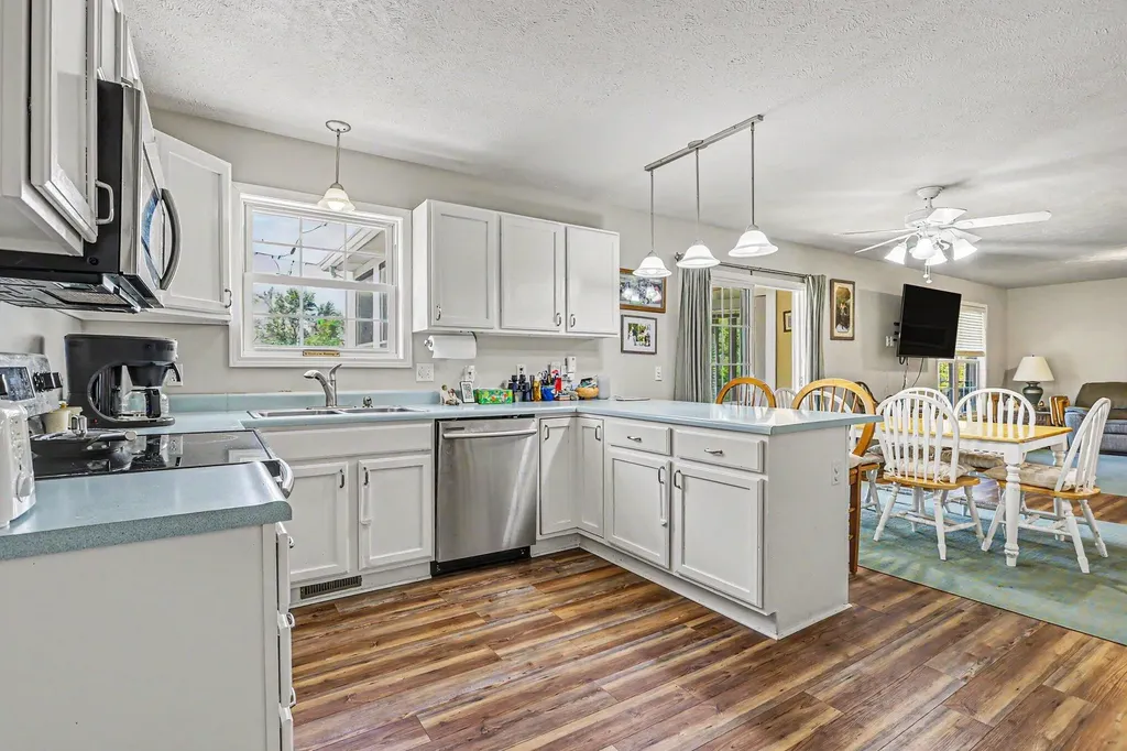 22680 Davis Lake Street Jefferson Township MI 49112