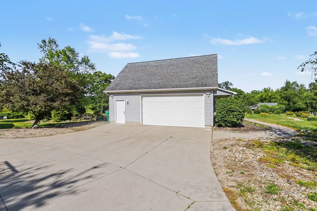 22680 Davis Lake Street Jefferson Township MI 49112