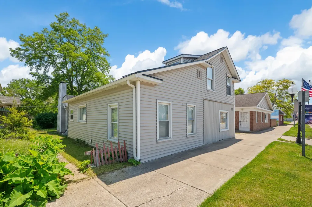 422 N Main Street Watervliet City MI 49098