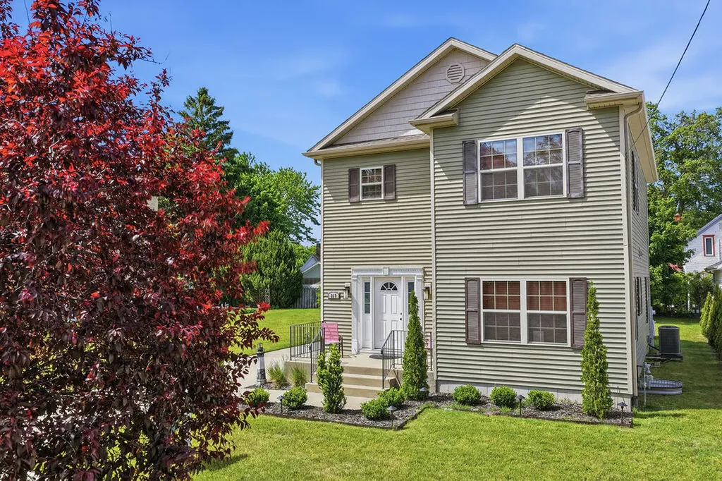 317 Monroe Street South Haven City MI 49090
