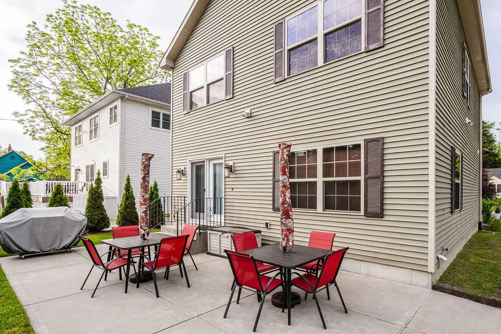 317 Monroe Street South Haven City MI 49090