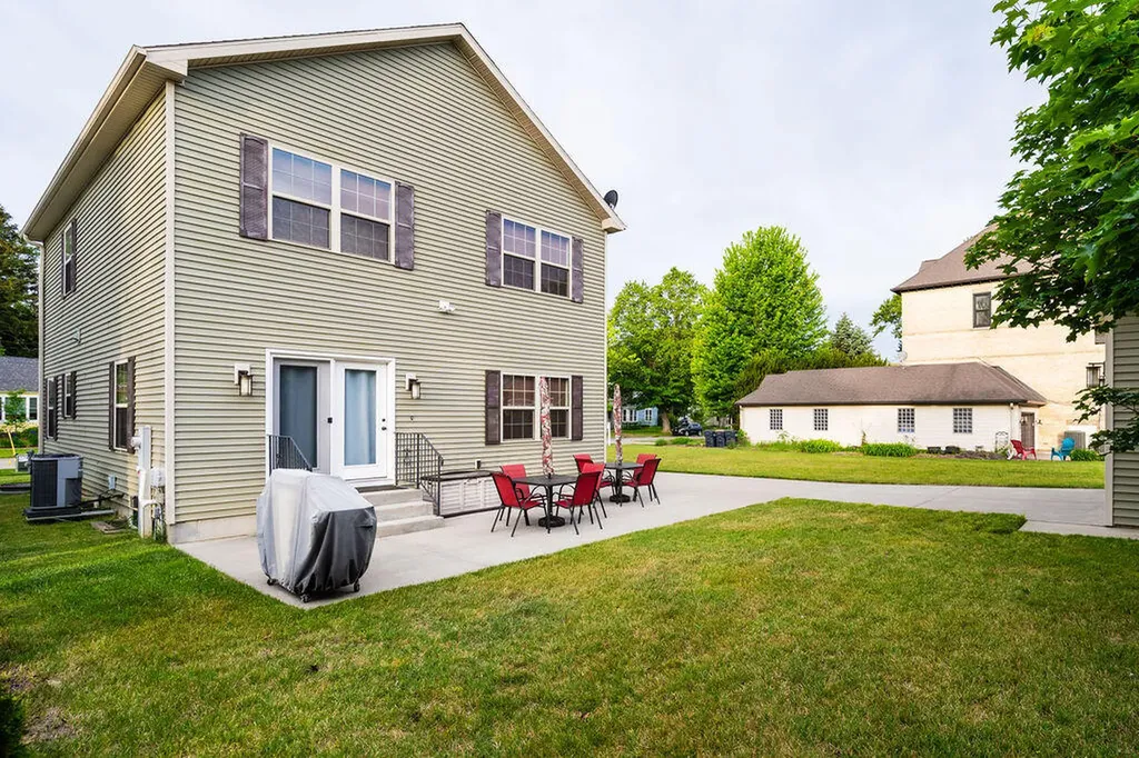 317 Monroe Street South Haven City MI 49090