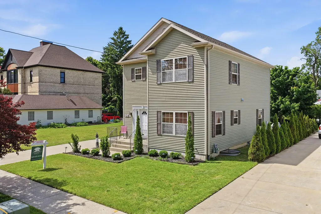 317 Monroe Street South Haven City MI 49090