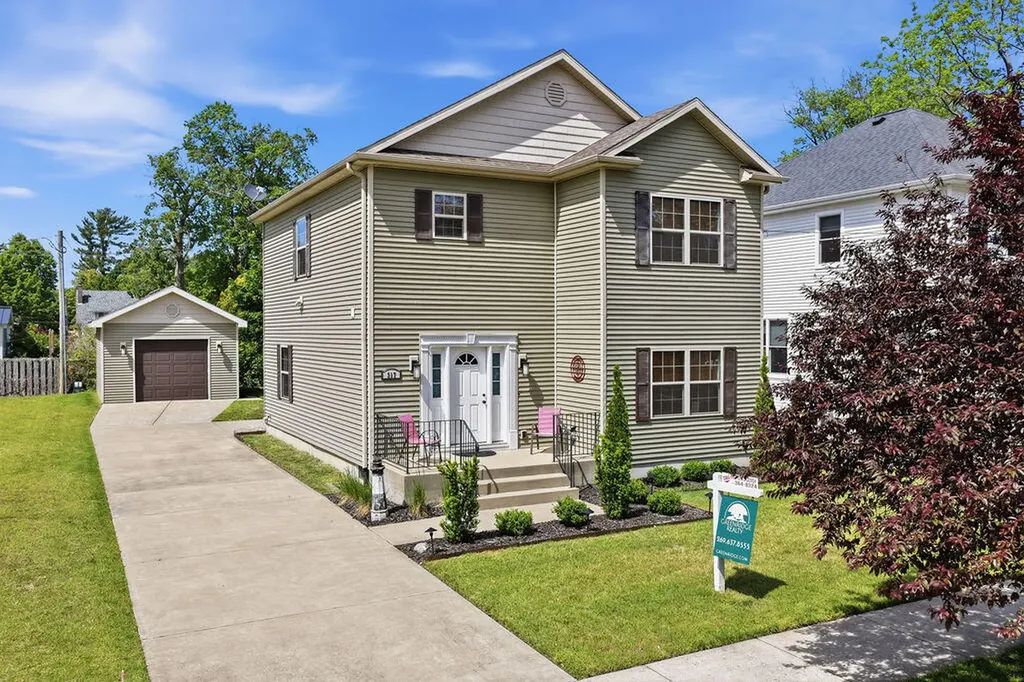 317 Monroe Street South Haven City MI 49090