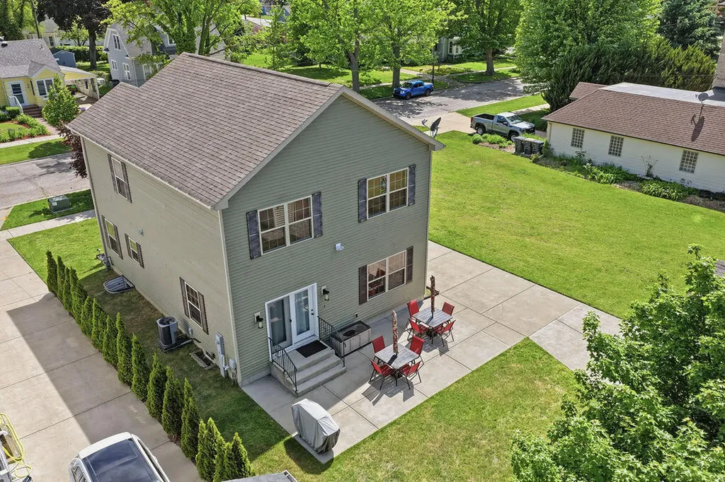 317 Monroe Street South Haven City MI 49090