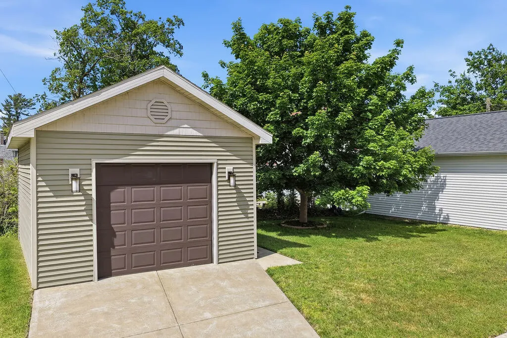 317 Monroe Street South Haven City MI 49090