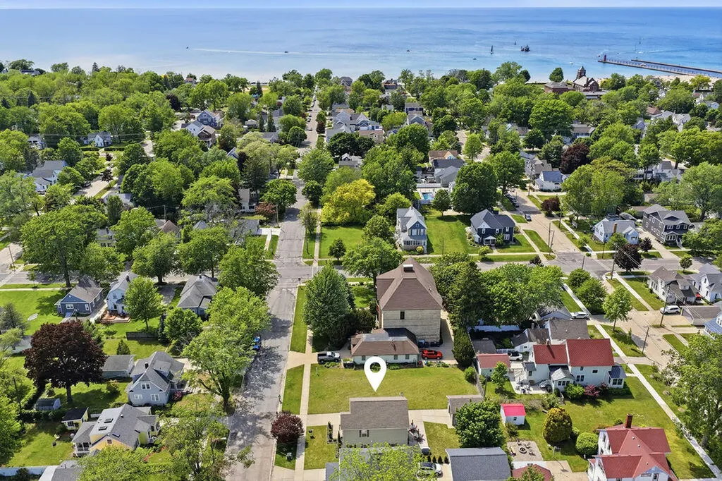 317 Monroe Street South Haven City MI 49090