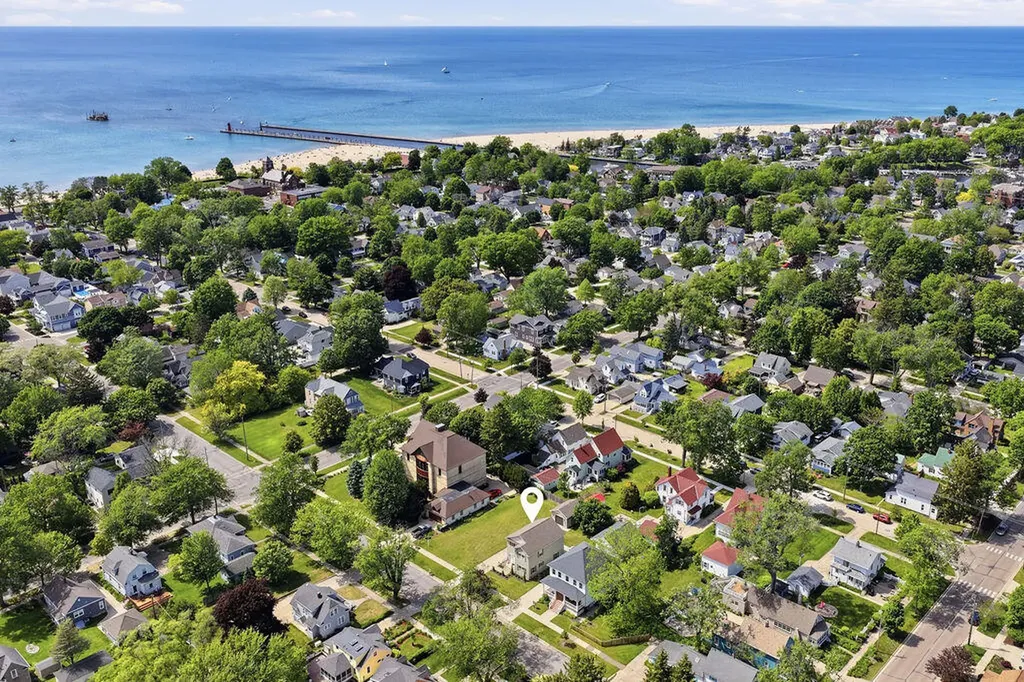 317 Monroe Street South Haven City MI 49090