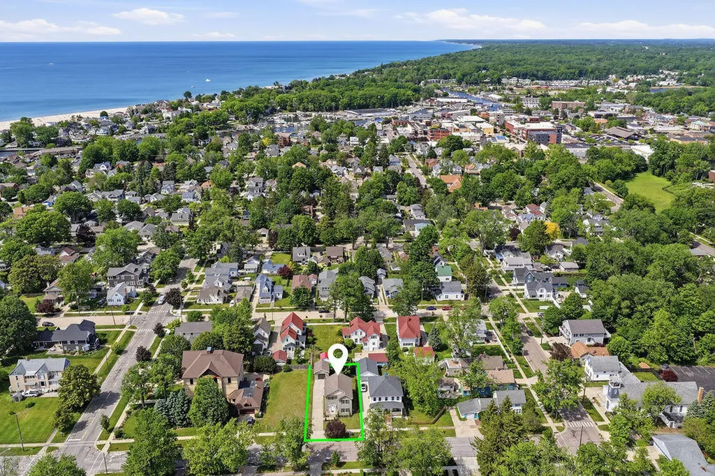 317 Monroe Street South Haven City MI 49090