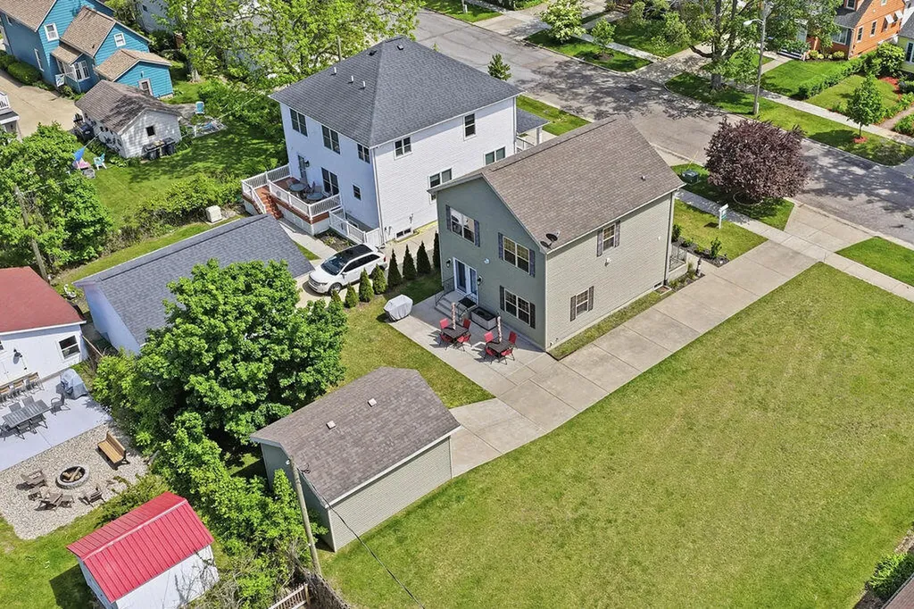 317 Monroe Street South Haven City MI 49090