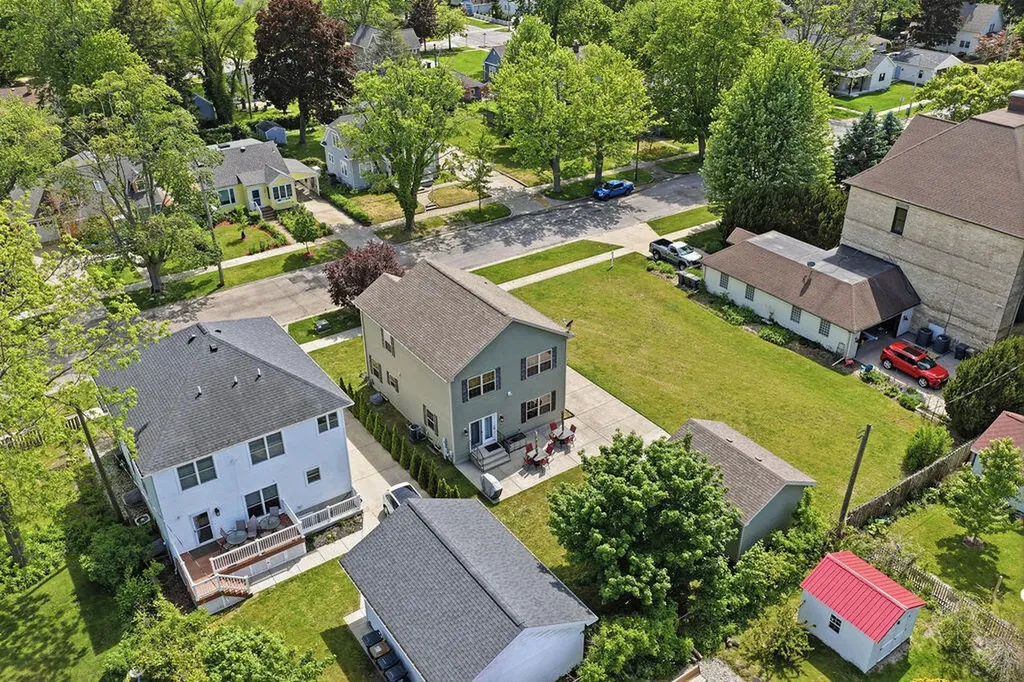 317 Monroe Street South Haven City MI 49090
