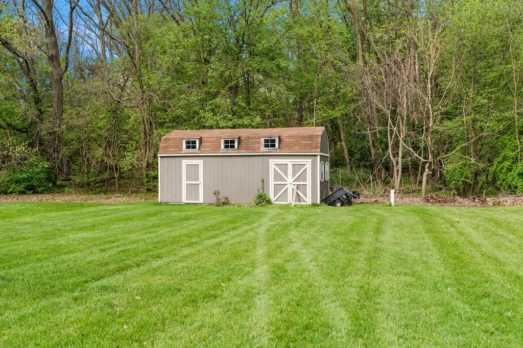 2110 Wooded Way Lincoln Charter Township MI 49127