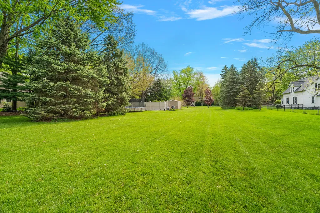 2110 Wooded Way Lincoln Charter Township MI 49127