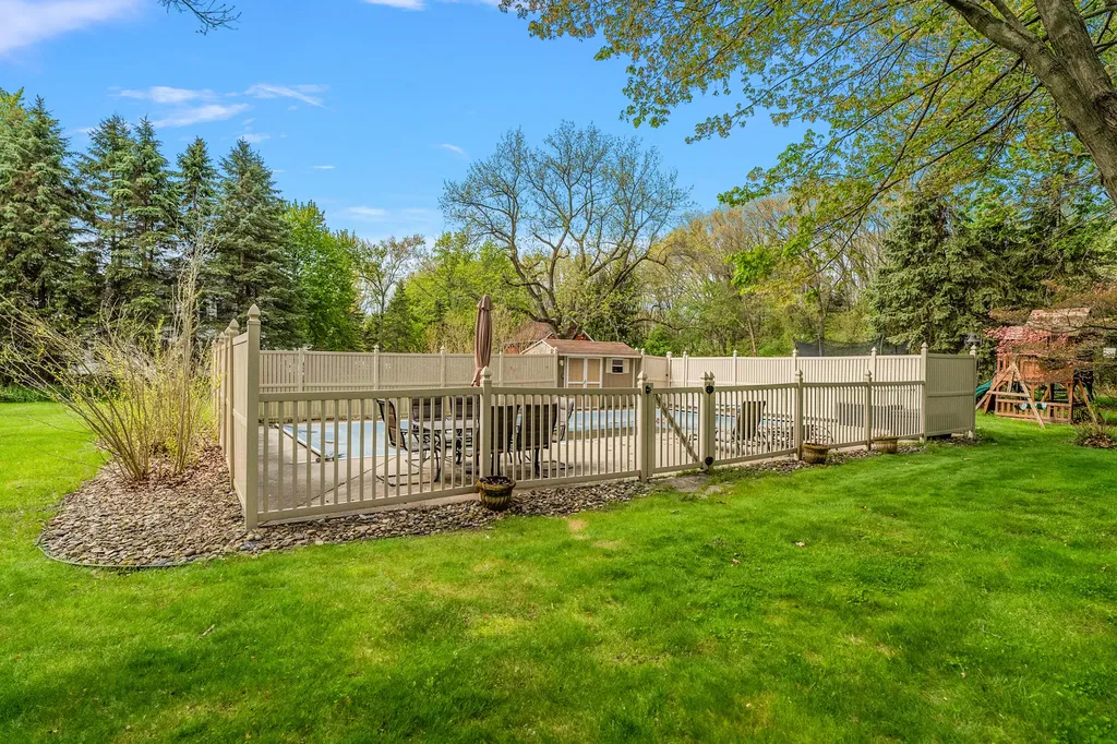 2110 Wooded Way Lincoln Charter Township MI 49127