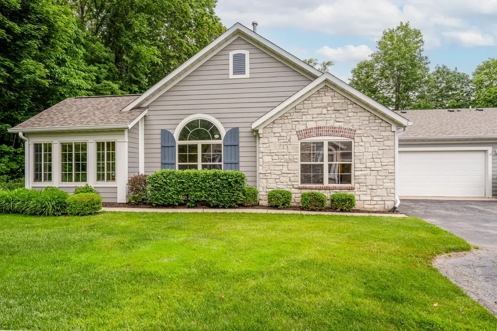 2898 Villa Lane Sodus Township MI 49022
