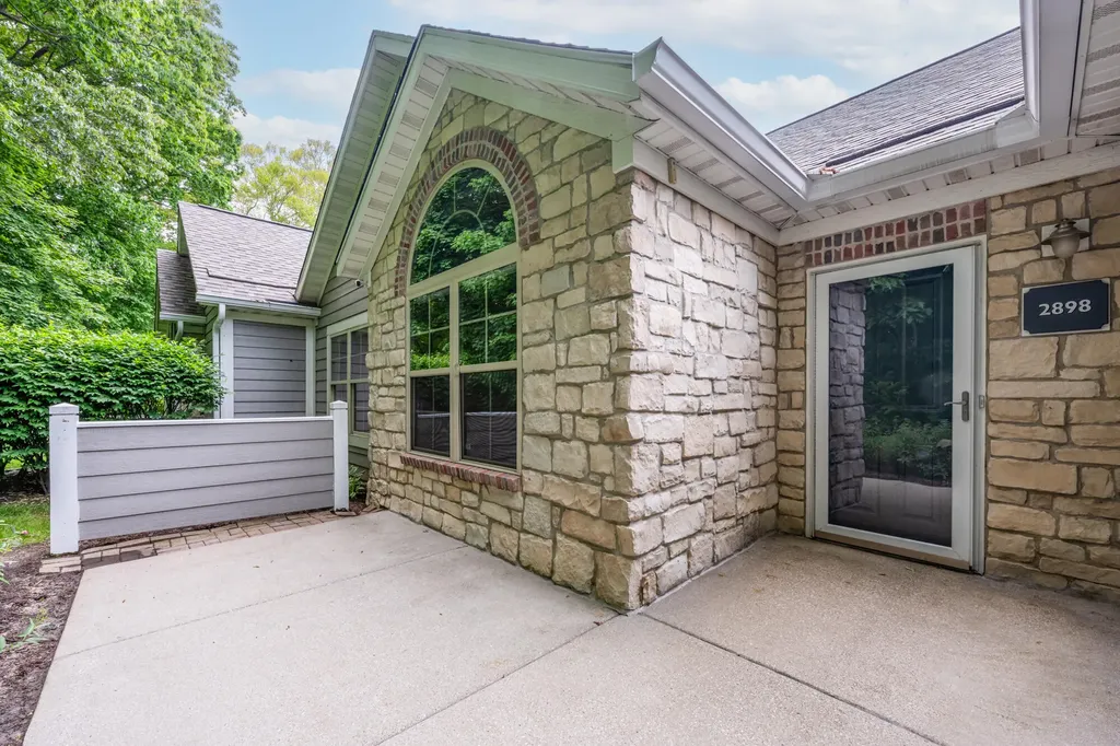 2898 Villa Lane Sodus Township MI 49022
