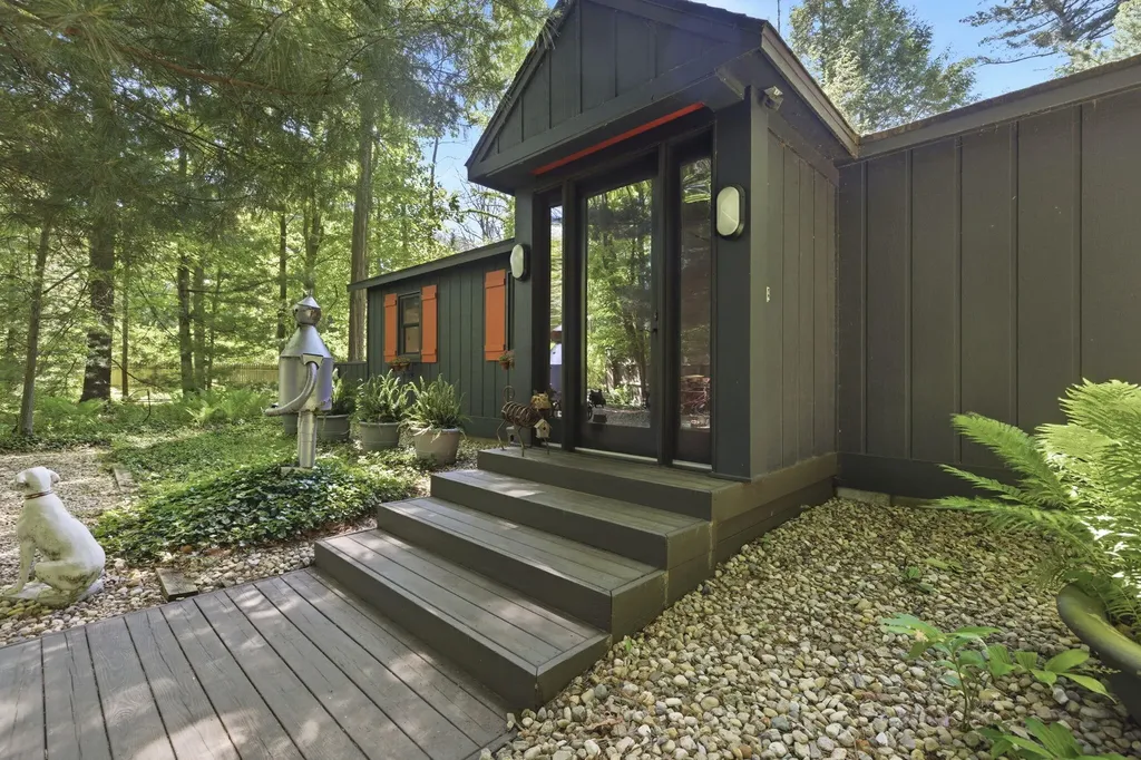 15724 Locke Road Chikaming Township MI 49129