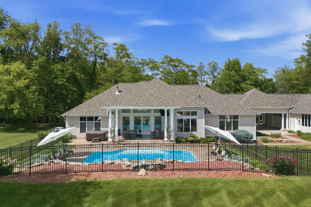 1920 High Meadow S Bertrand Township MI 49120
