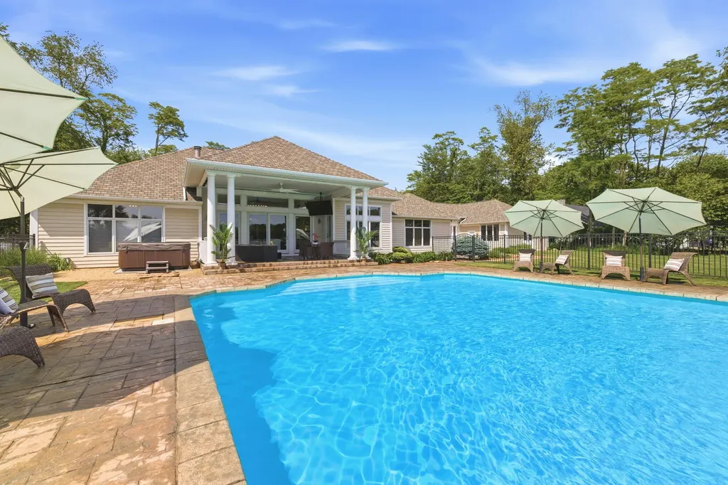 1920 High Meadow S Bertrand Township MI 49120