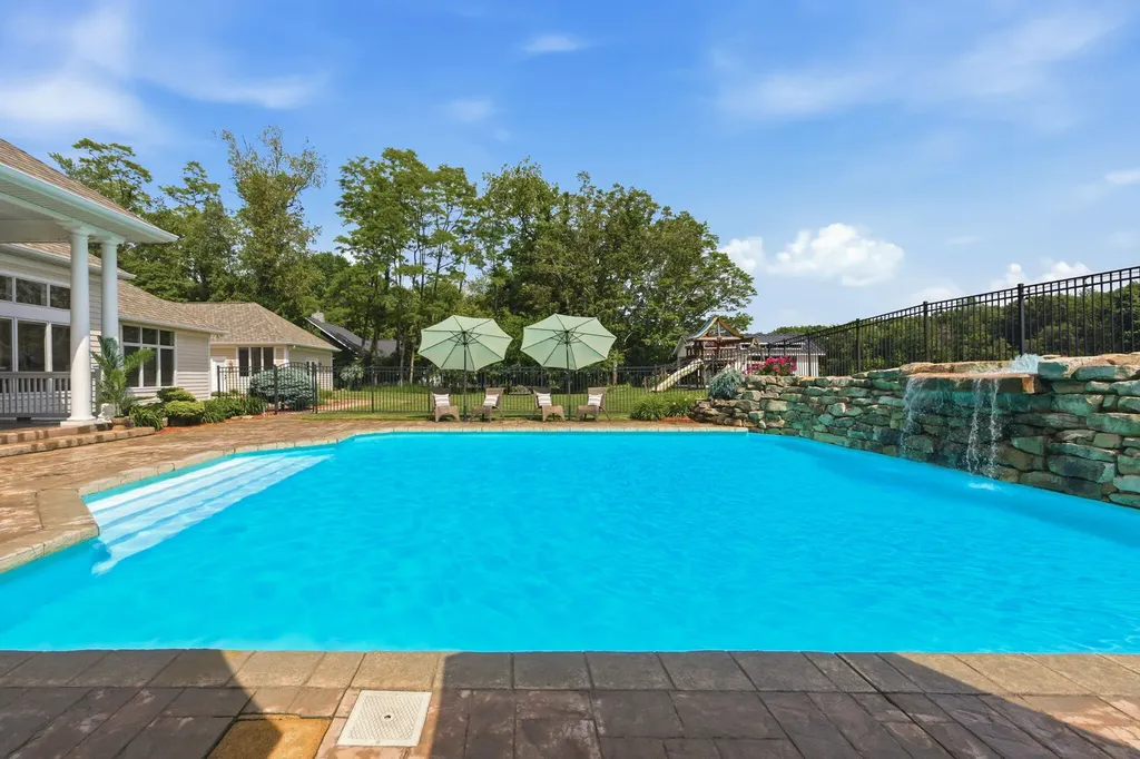 1920 High Meadow S Bertrand Township MI 49120
