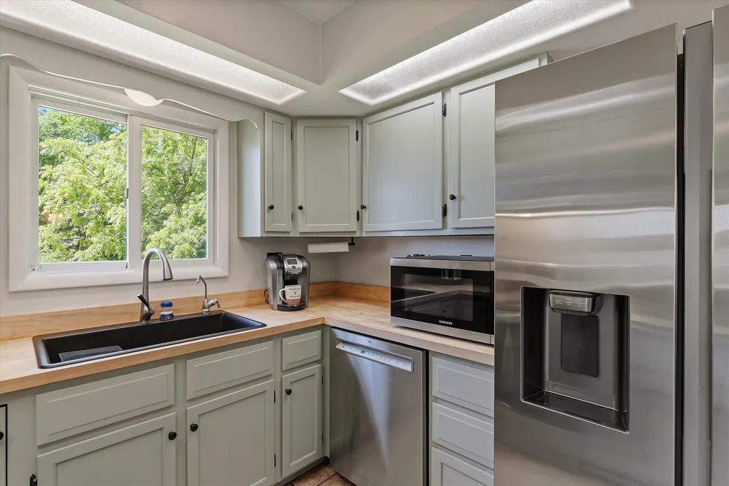 22420 Mckenzie Street Wayne Township MI 49047