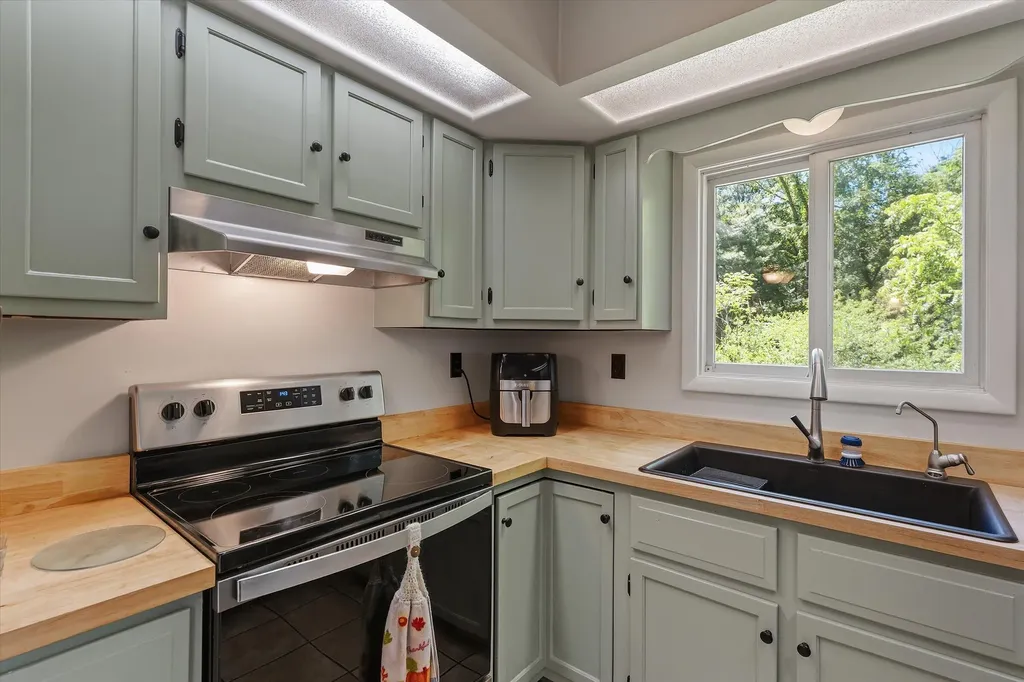 22420 Mckenzie Street Wayne Township MI 49047
