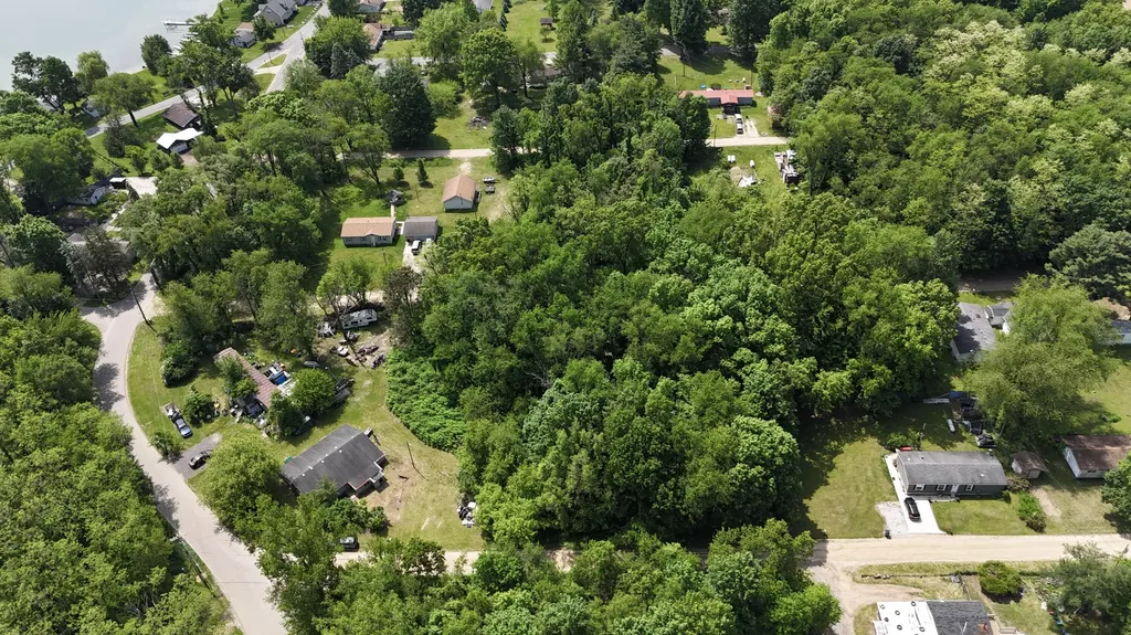 52682 Lindbergh Drive Wayne Township MI 49047