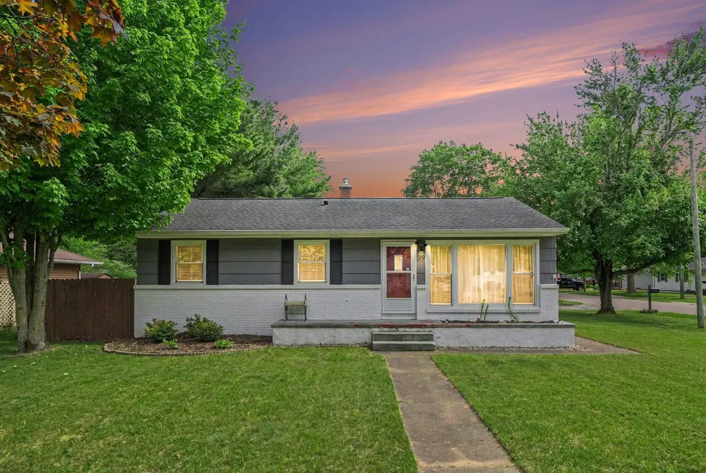 319 W North Street Paw Paw Village MI 49079