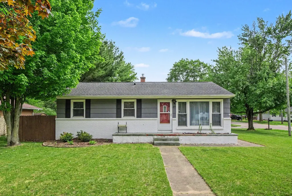 319 W North Street Paw Paw Village MI 49079