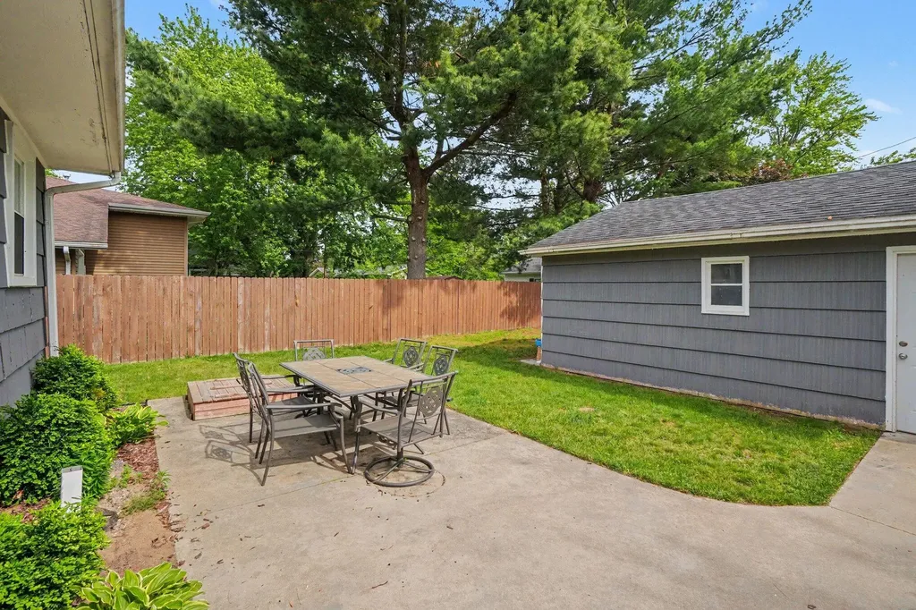 319 W North Street Paw Paw Village MI 49079