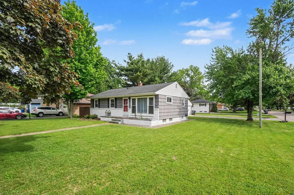 319 W North Street Paw Paw Village MI 49079