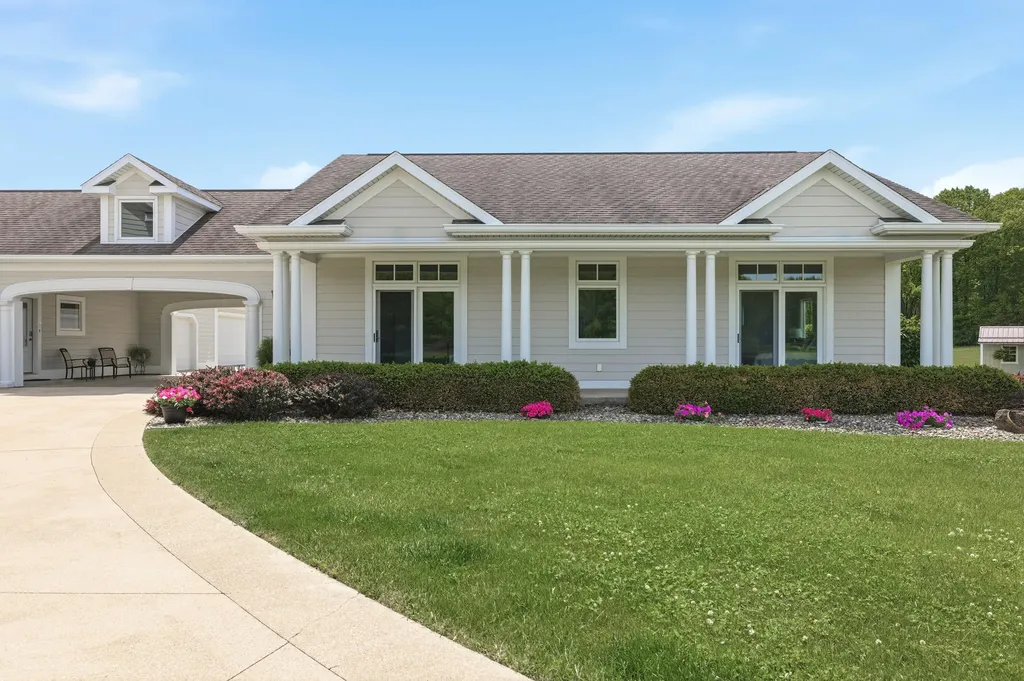 2122 Grange Road Oronoko Charter Township MI 49107
