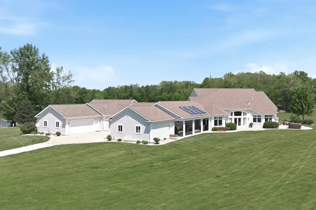 2122 Grange Road Oronoko Charter Township MI 49107