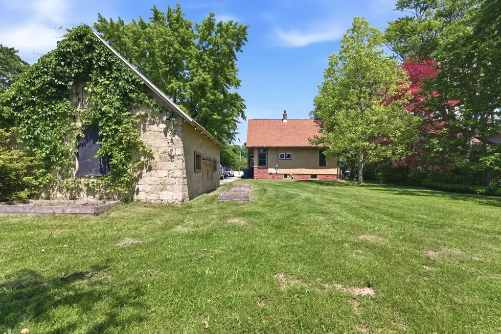 9082 Hills Road Baroda Village MI 49101