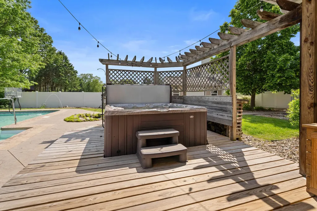 4292 S Royal Curve Royalton Township MI 49085