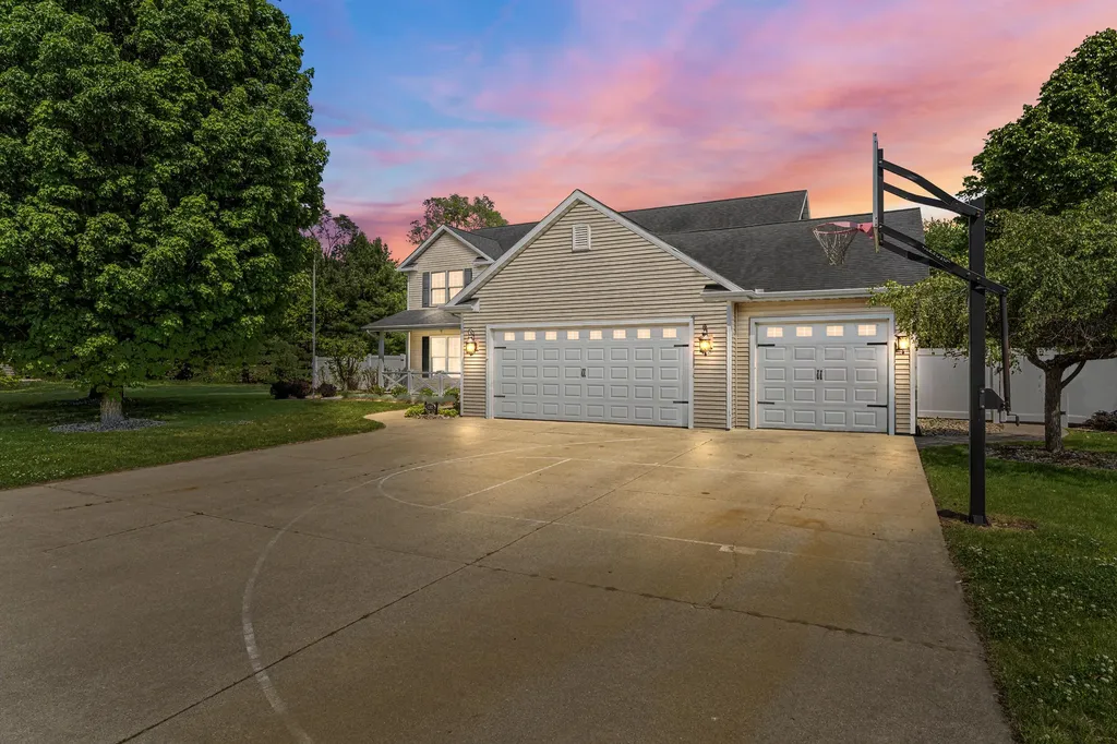4292 S Royal Curve Royalton Township MI 49085