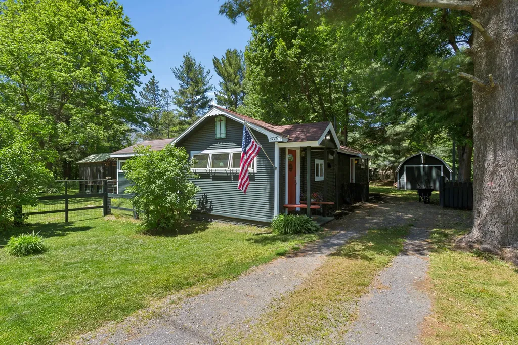 3779 W Glendora Road Weesaw Township MI 49119