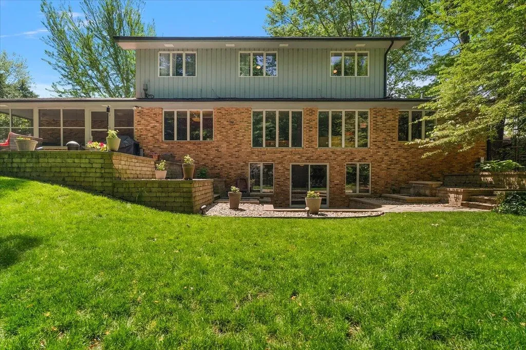 2963 E Bluffwood Terrace St. Joseph Charter Township MI 49085