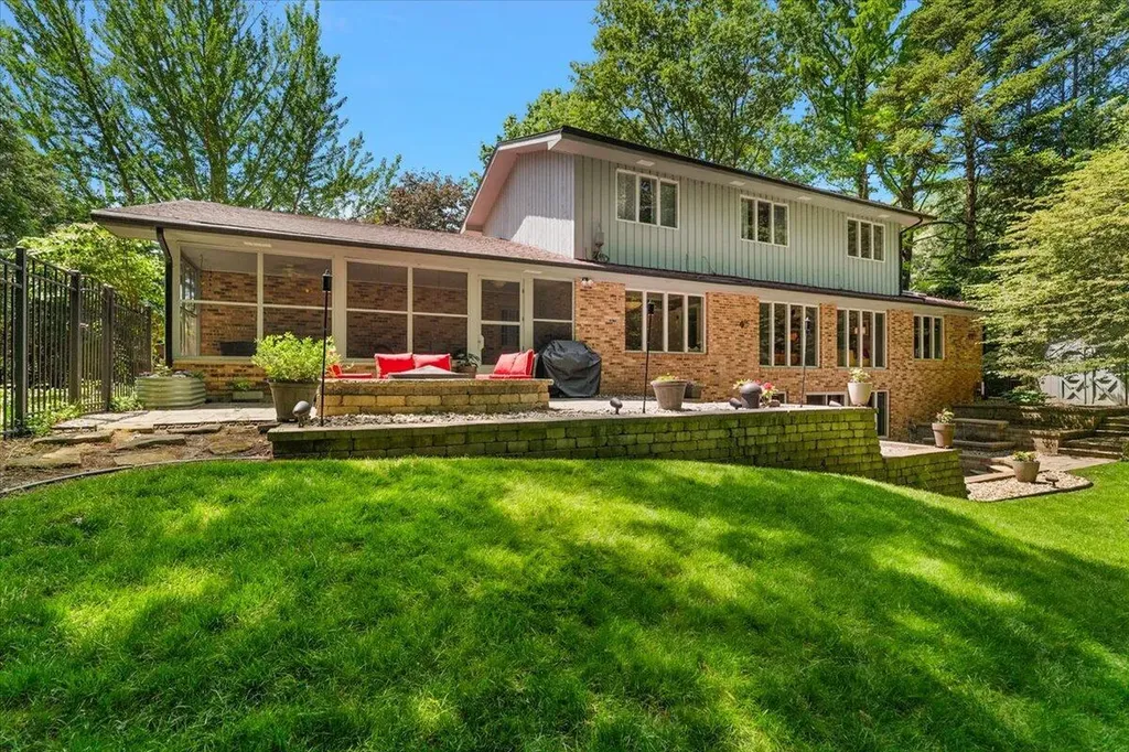 2963 E Bluffwood Terrace St. Joseph Charter Township MI 49085