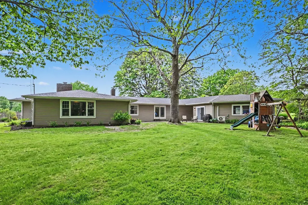 1086 Brunn Avenue St. Joseph Charter Township MI 49085