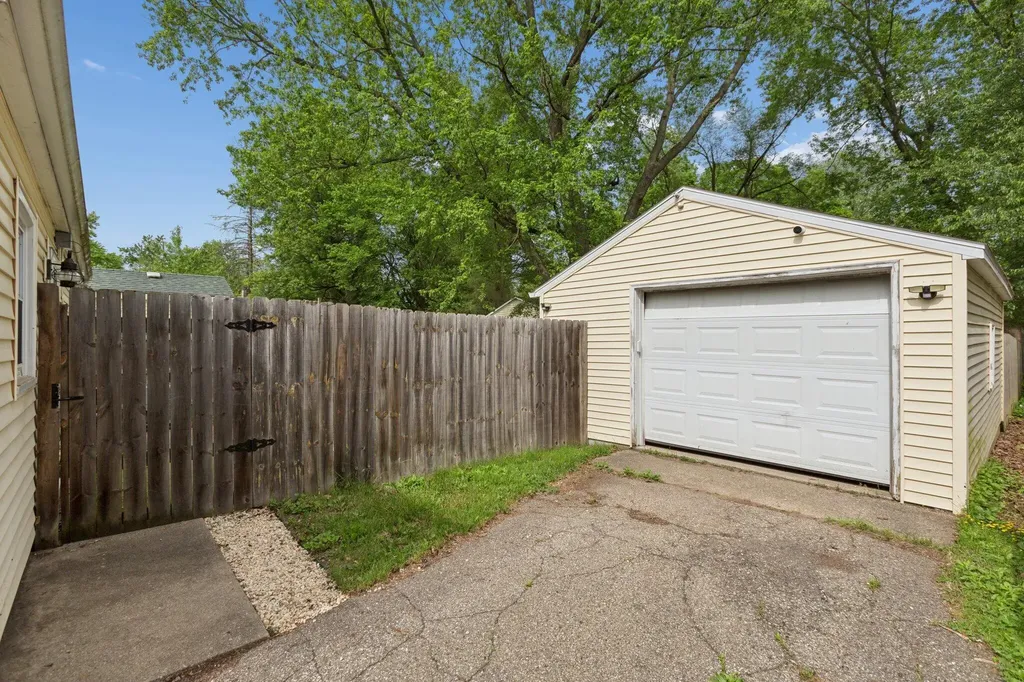 1602 Baker Drive Kalamazoo Charter Township MI 49048