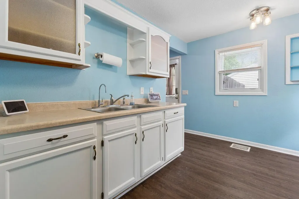 1602 Baker Drive Kalamazoo Charter Township MI 49048