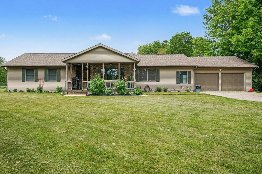 22180 Redfield Street Ontwa Township MI 49112