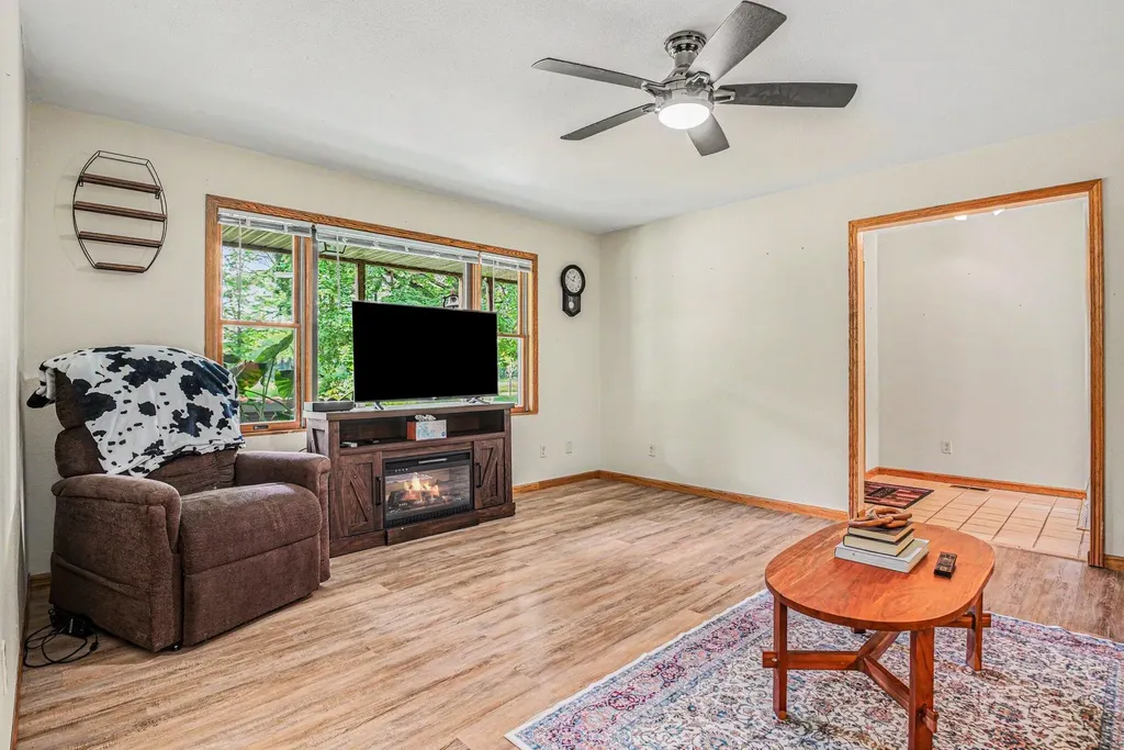 22180 Redfield Street Ontwa Township MI 49112